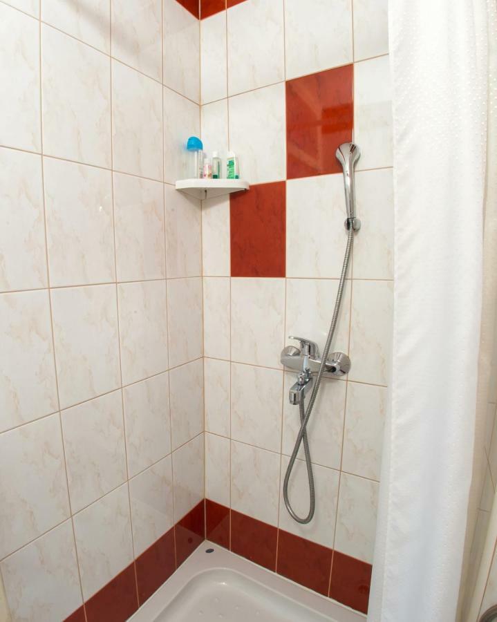 Yellow Lily Mostar Apartman Buitenkant foto