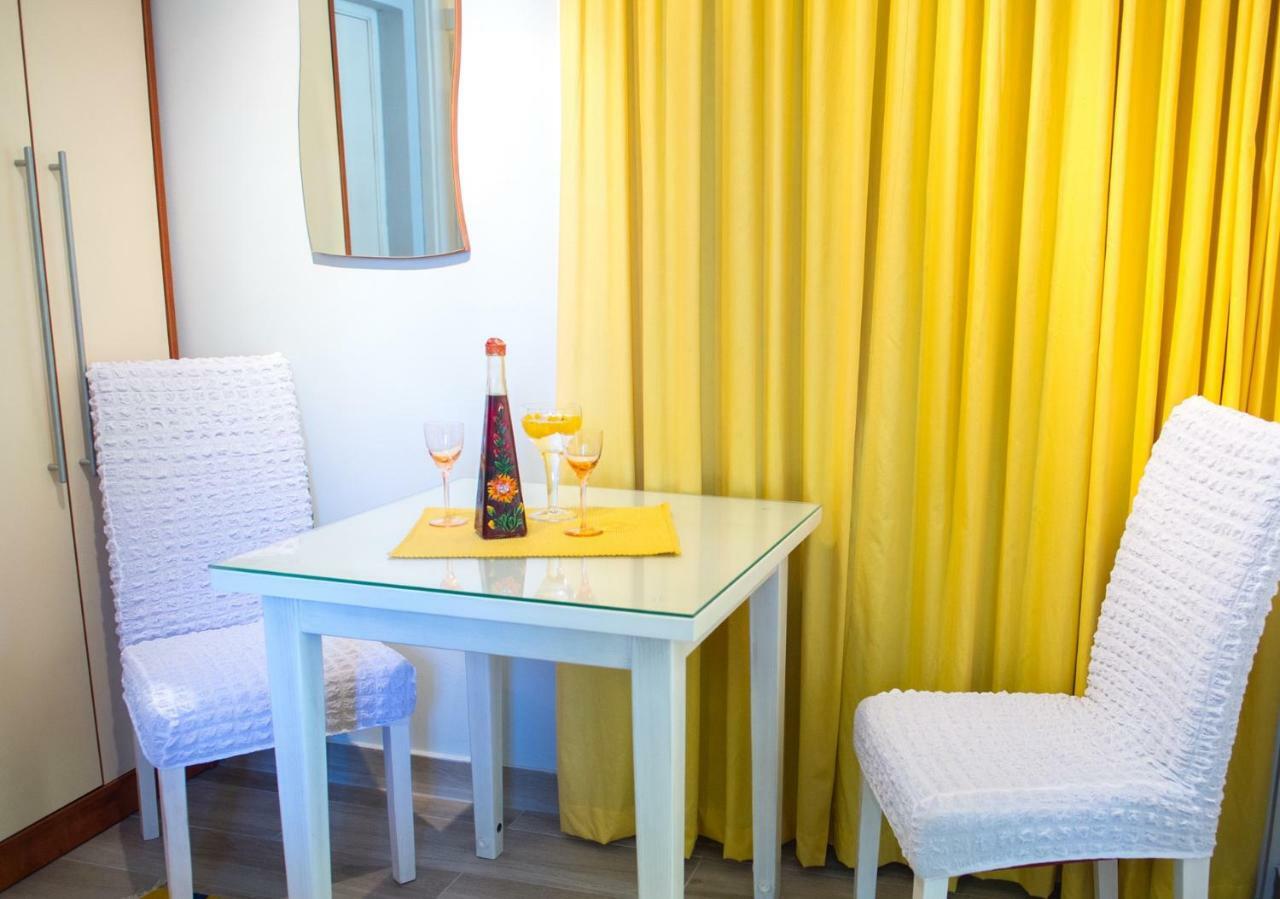 Yellow Lily Mostar Apartman Buitenkant foto