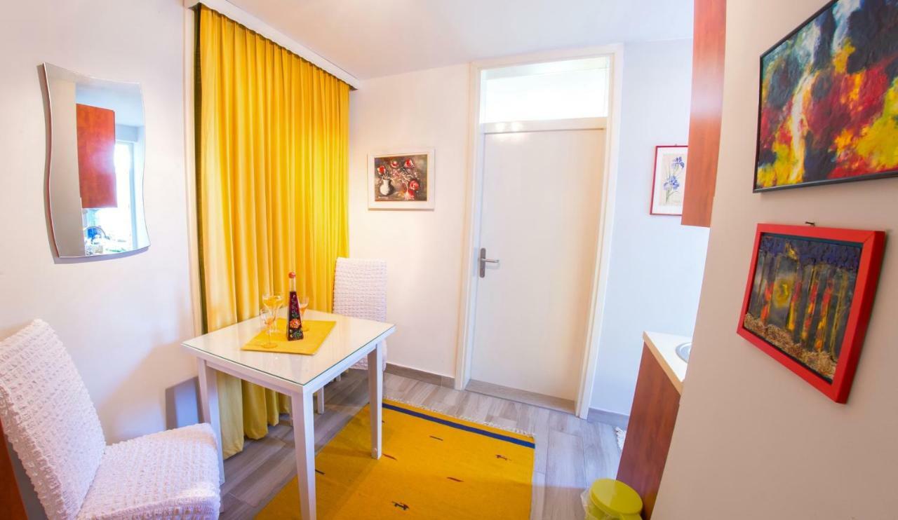 Yellow Lily Mostar Apartman Buitenkant foto