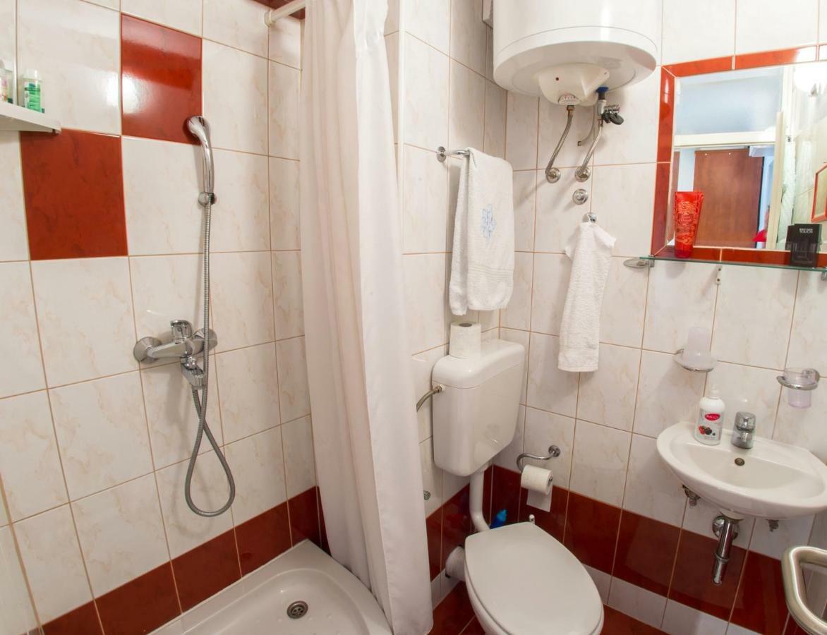Yellow Lily Mostar Apartman Buitenkant foto